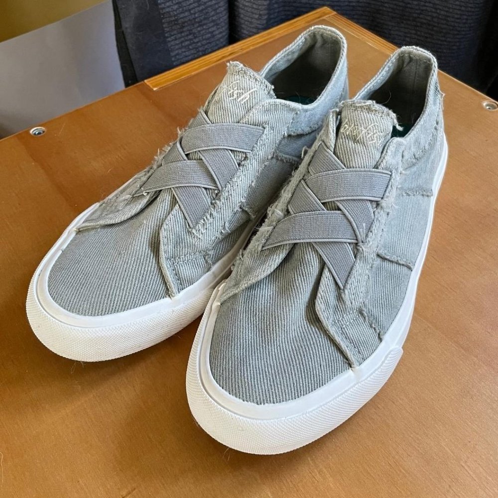 Like New Blowfish Marley Slip-On Sneakers Light Grey 8